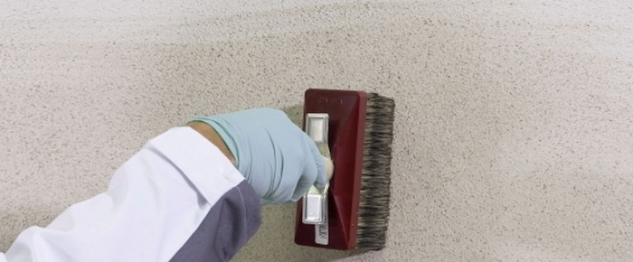 Silno nasiakavý povrch fasády